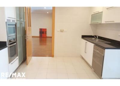 Apartmet 3 Bedrooms+Family room  For Rent near BTS Phromphong