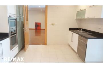 Apartmet 3 Bedrooms+Family room  For Rent near BTS Phromphong