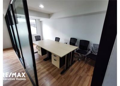 Fully-Furnished Office For Rent in Thonglor