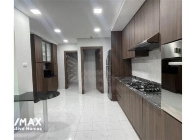 Newly Renovated 4 Bedrooms / For Rent / Asoke BTS