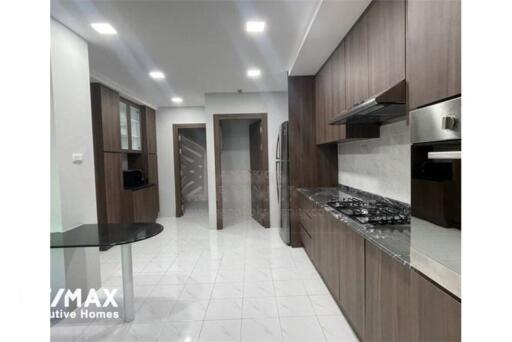 Newly Renovated 4 Bedrooms / For Rent / Asoke BTS