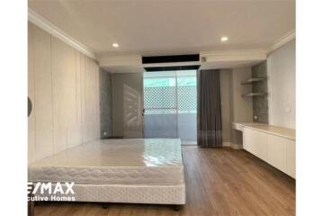 Newly Renovated 4 Bedrooms / For Rent / Asoke BTS