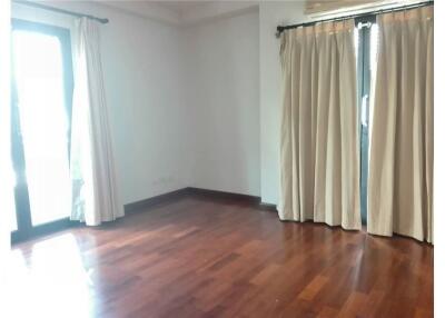 Promotion!!! Reducing price 3 BR Homey Apartment