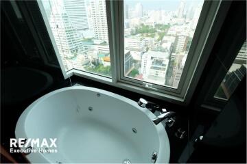 FOR RENT Spacious 2 Bedrooms The Infinity Condo