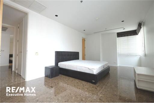 Spacious 2 Bedrooms For Rent in Saladaeng