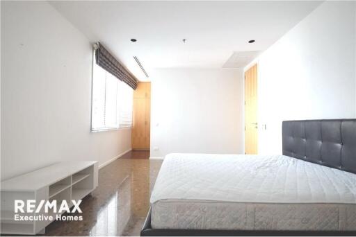 Spacious 2 Bedrooms For Rent in Saladaeng