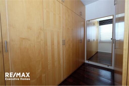 Spacious 2 Bedrooms For Rent in Saladaeng