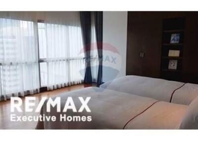 Apartment 3 Bedrooms For Rent BTS Ploenchit