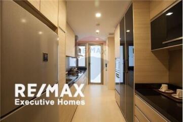 Apartment 3 Bedrooms / For Rent /  Promphong area