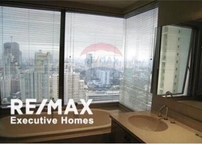 Simplex 2Beds for rent  Emporio Place Close BTS