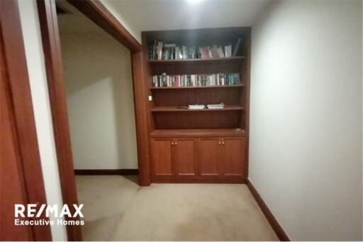 Duplex 3+2 Bedrooms For Rent Baan Piya Sathorn
