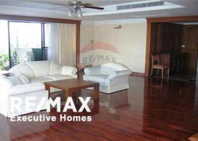 Apartment Spacious 3 Bedrooms in Prime Asoke