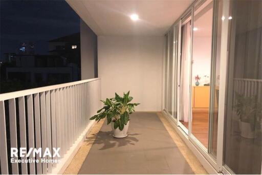 Pet Friendly apartment ,Huge Balcony, Modern style 4 Beds, BTS Ekamai