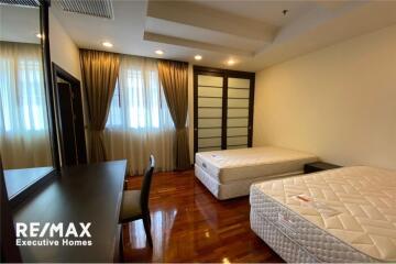 For rent pet friendly apartment 3 bedrooms Sukhumvit 19 BTS Asoke station