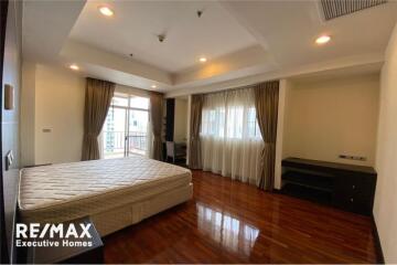 For rent pet friendly apartment 3 bedrooms Sukhumvit 19 BTS Asoke station