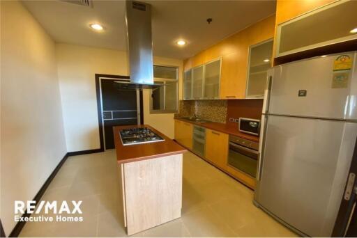 For rent pet friendly apartment 3 bedrooms Sukhumvit 19 BTS Asoke station