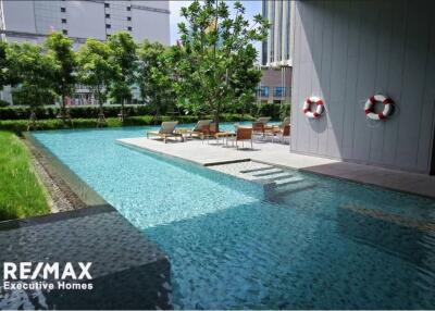 Condo for rent Huge balcony with private garden, newly 3 Bedroom, Hyde Sukhumvit 13,BTS Asoke and BTS Nana