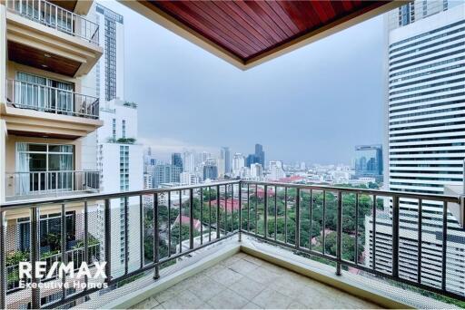 For rent pet friendly apartment 2 bedrooms Sukhumvit 19 BTS Asoke station