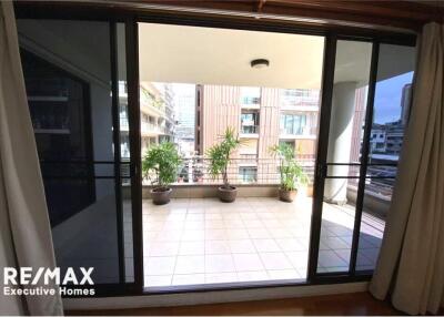 Spacious 3 Bedrooms For Rent Near BTS Asoke