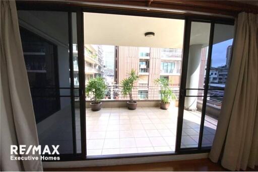 Spacious 3 Bedrooms For Rent Near BTS Asoke