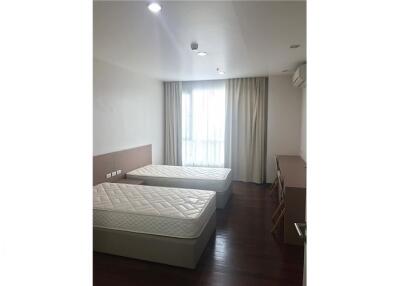 Spacious 3-Bedroom Condo near BTS Phrompong - Available for Rent