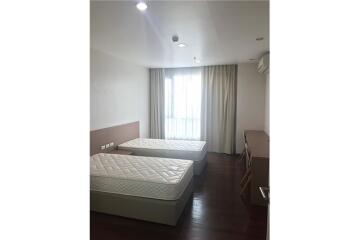 Apartment 3 Bedrooms / For Rent / BTS Phrompong
