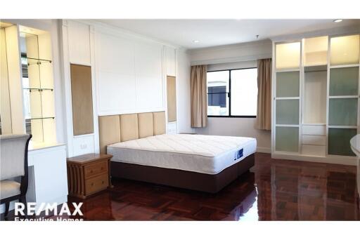 Duplex 4 Bedrooms / For Rent /   Promphong BTS