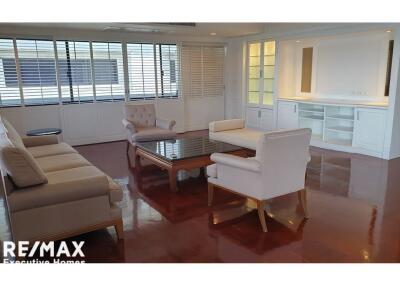 Duplex 4 Bedrooms / For Rent /   Promphong BTS