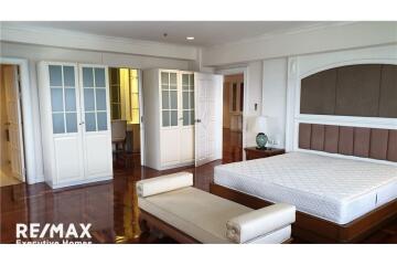 Duplex 4 Bedrooms / For Rent /   Promphong BTS