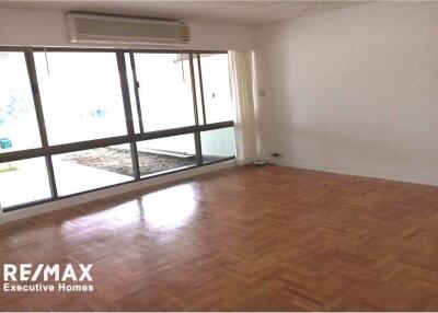 Pet friendly 3 bed big balcony Asoke