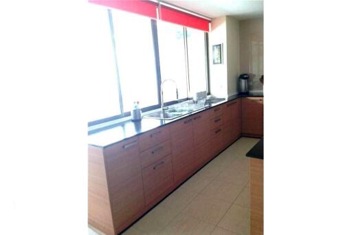 Pet friendly 3 bed big balcony Asoke