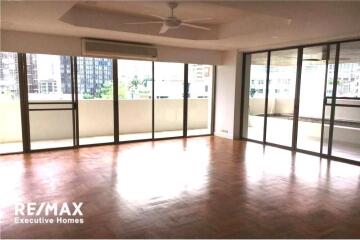 Pet friendly 3 bed big balcony Asoke