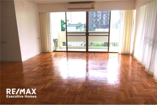 Pet friendly 3 bed big balcony Asoke