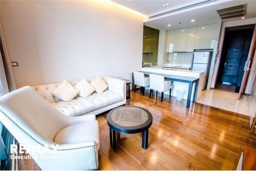 Luxury stunning condo best area in downtown