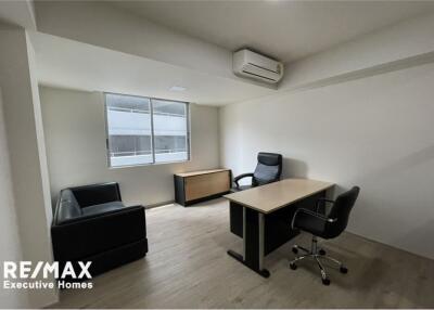 Office co working space in Thonglor valet parking