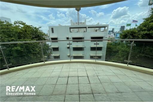 Big balconies pet friendly unit in Phrakhanong