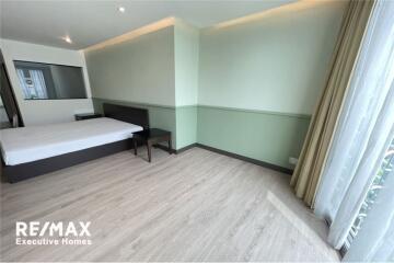 Big balconies pet friendly unit in Phrakhanong