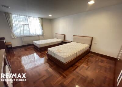 Pet friendly spacious with 3  balconies in soi 24