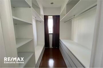 Spacious newly renovated unit with maid