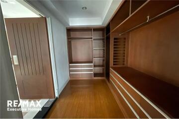 Spacious newly renovated unit with maid