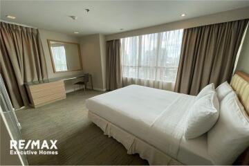 Spacious unit with private balconies in Langsuan