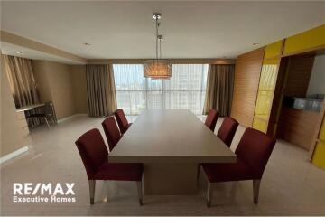 Spacious unit with private balconies in Langsuan