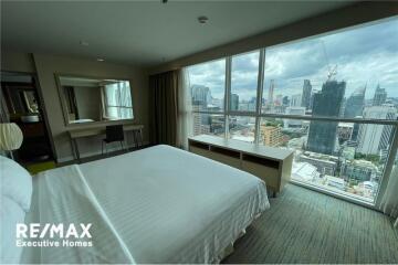 Spacious unit with private balconies in Langsuan