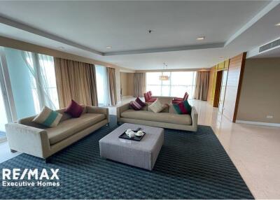 Spacious unit with private balconies in Langsuan