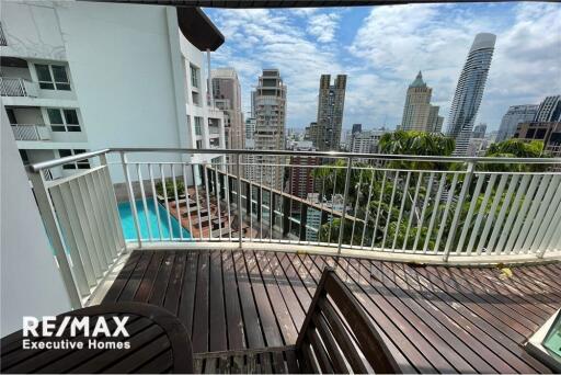 Spacious unit with private balconies in Langsuan