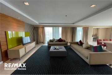 Spacious unit with private balconies in Langsuan