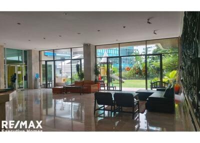 Spacious pet friendly unit in sukhumvit 20