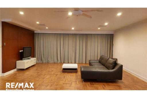 Spacious pet friendly unit in sukhumvit 20