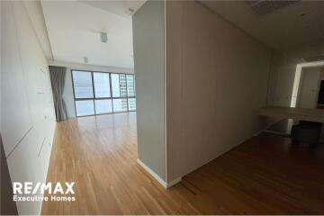 Luxury apartment in Sukhumvit 39 cat friendly