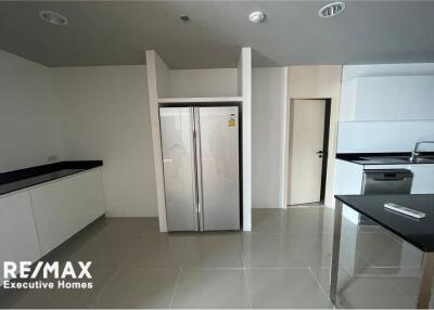 Luxury apartment in Sukhumvit 39 cat friendly